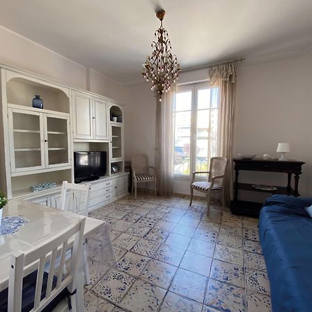 Beautiful Renovated Apartment ,Next To The Beach ! Air-C, Free Parking! Nice Exteriör bild